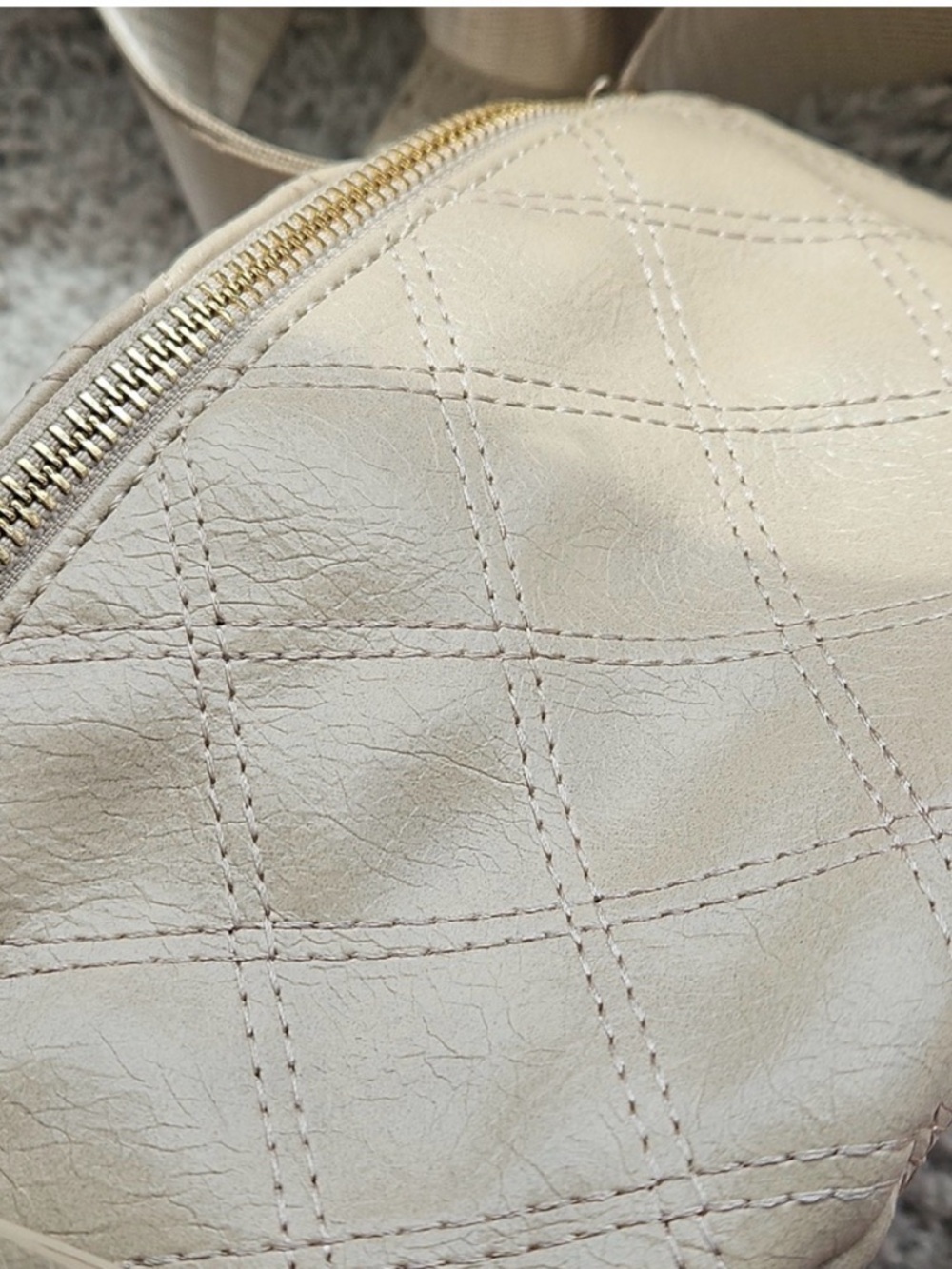 Taupe Quilted Vegan Leather Crossbody Pouch – EUC (Strap Flaw Noted) - Picture 12 of 17